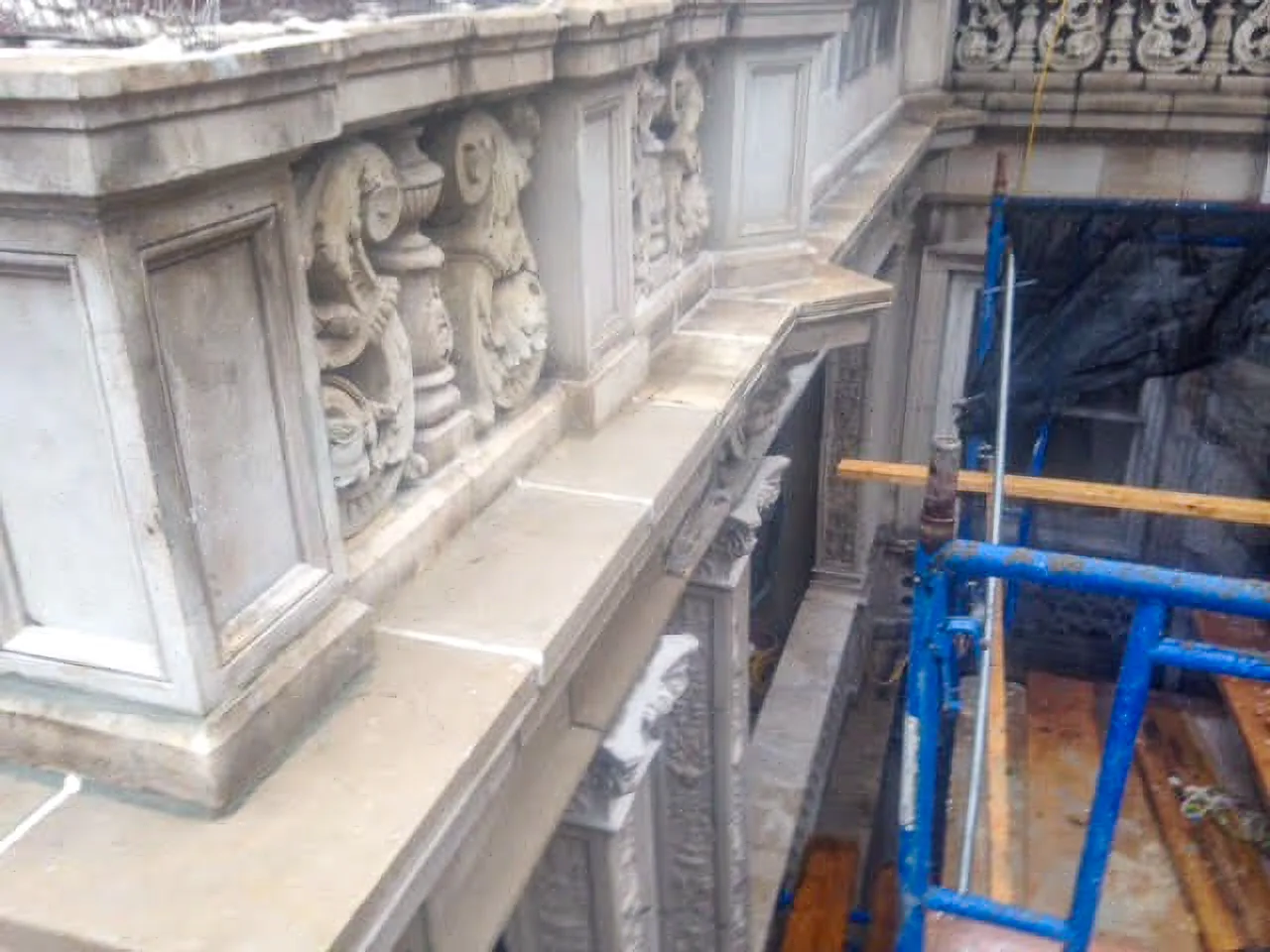 2 Riverside Drive details photo 1